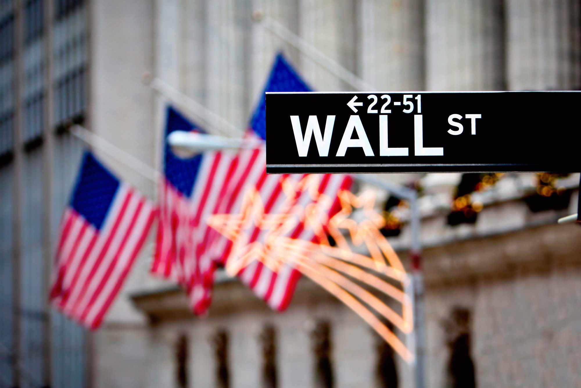 NASDAQ ends at record closing high ahead earnings season